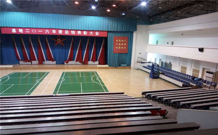 學校籃球場木地板泡水的原因