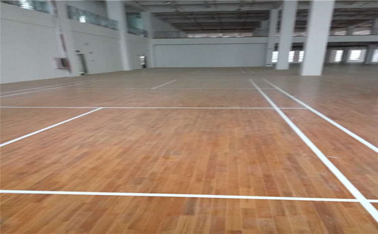 五角楓籃球館木地板廠家哪家好？