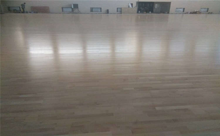 24厚體育館木地板泡水了怎么辦