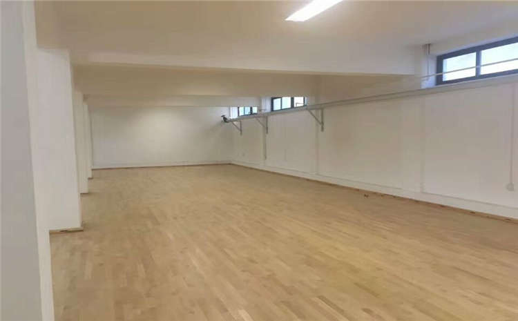 河南學校體育館木地板一平多少錢？